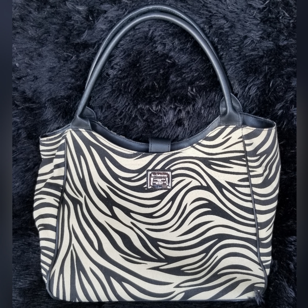 Liz Claiborne Weekend Bag - Picture 1 of 4